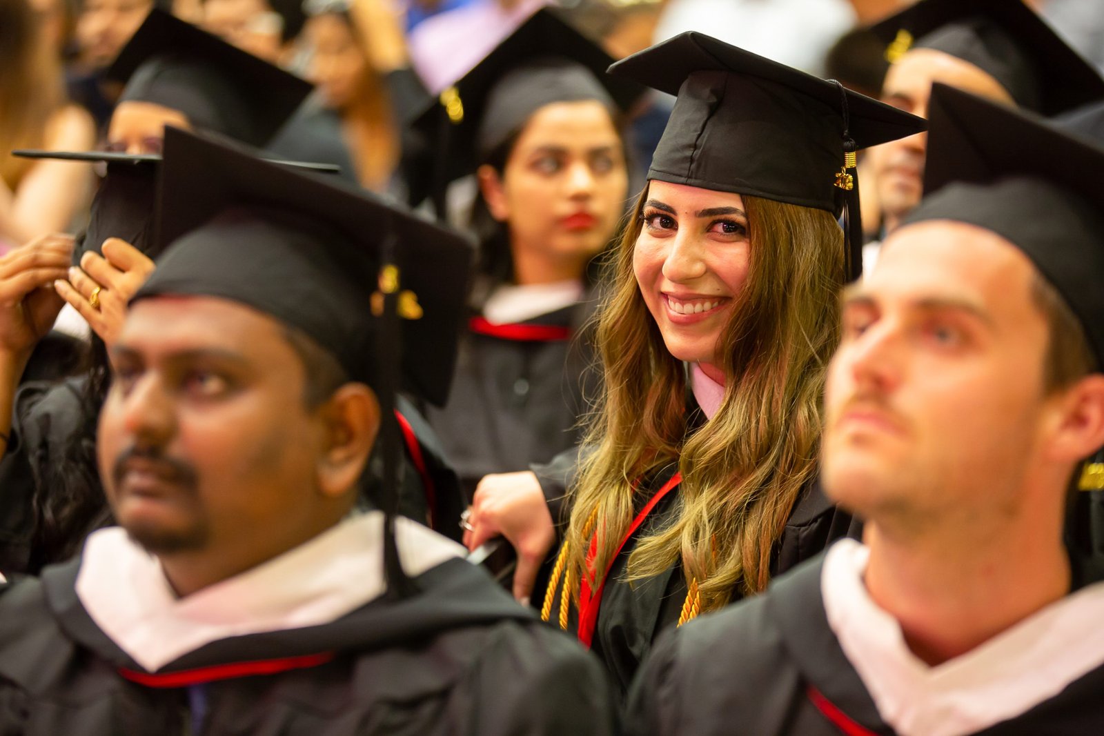 Estudantes brasileiros podem economizar até R$ 175.000,00 no valor total das mensalidades de um programa de graduação de quatro anos na UCW