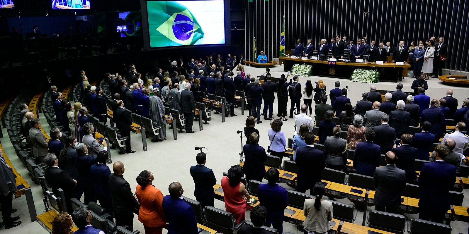 congresso:-sessao-pelo-bicentenario e-marcada-por defesa-da-democracia