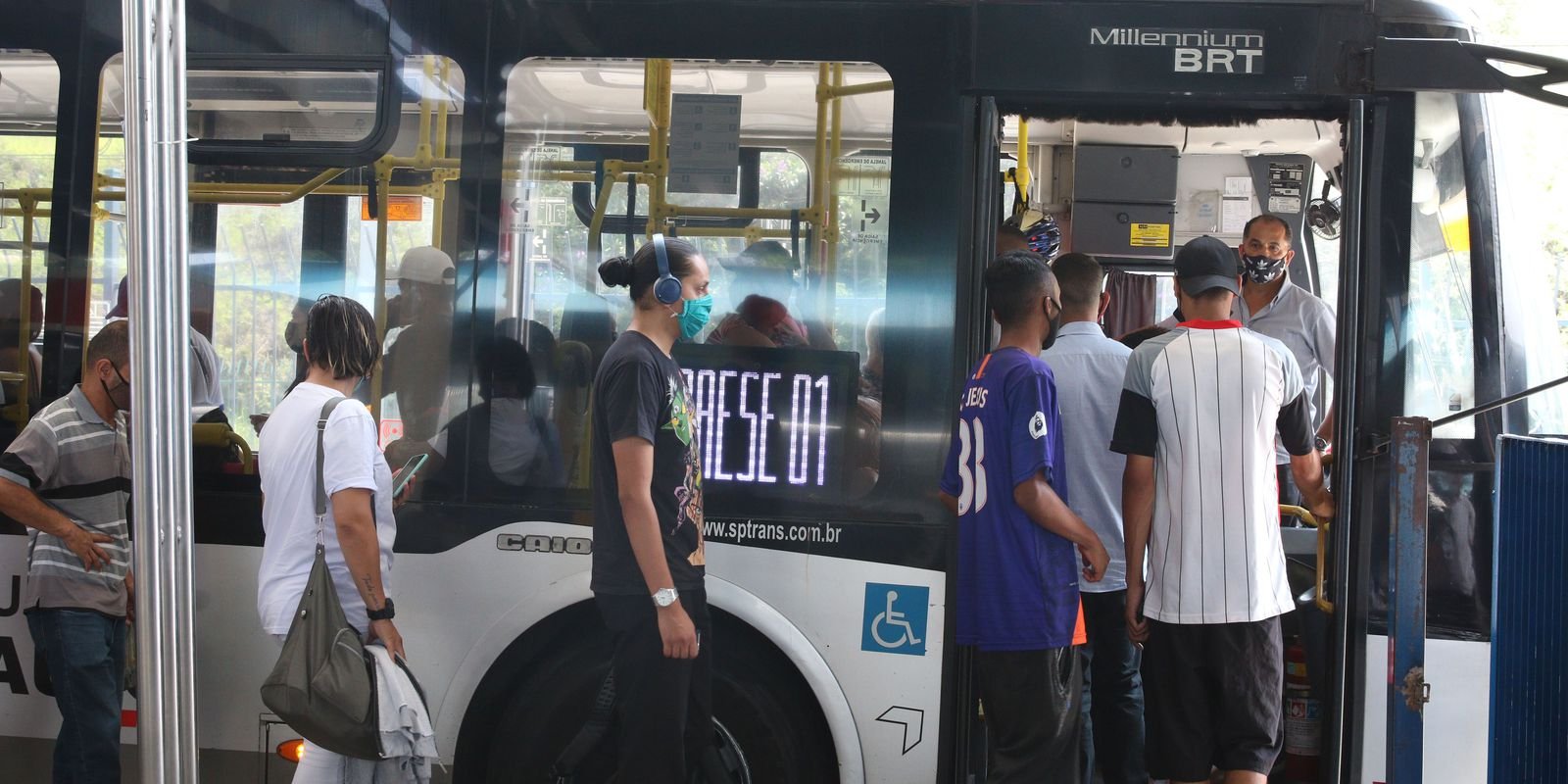 mascaras-deixam-de-ser-obrigatorias-no-transporte-publico-de-sp