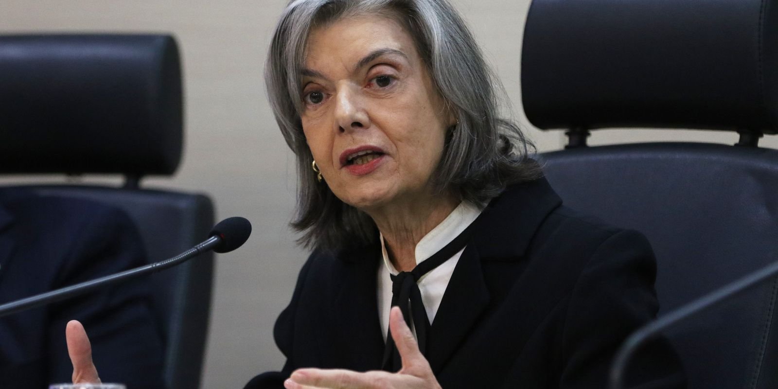 carmen-lucia-envia-processos-de-bolsonaro-para-justica-do-df