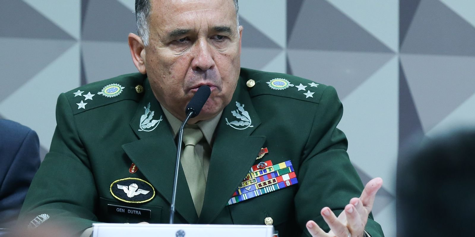 general-dutra-nega-negligencia-na-retirada-de-acampamento-do-qg